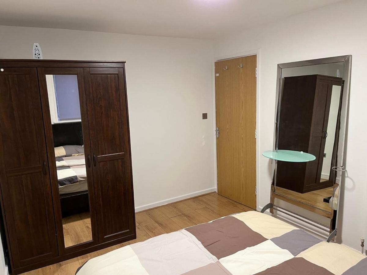 Three Bedroom House In Tooting By Star Apartments Londra Esterno foto