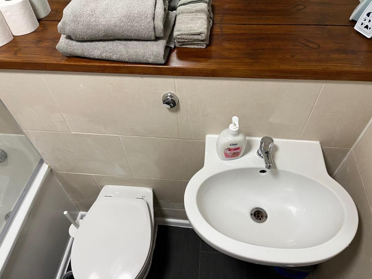 Three Bedroom House In Tooting By Star Apartments Londra Esterno foto