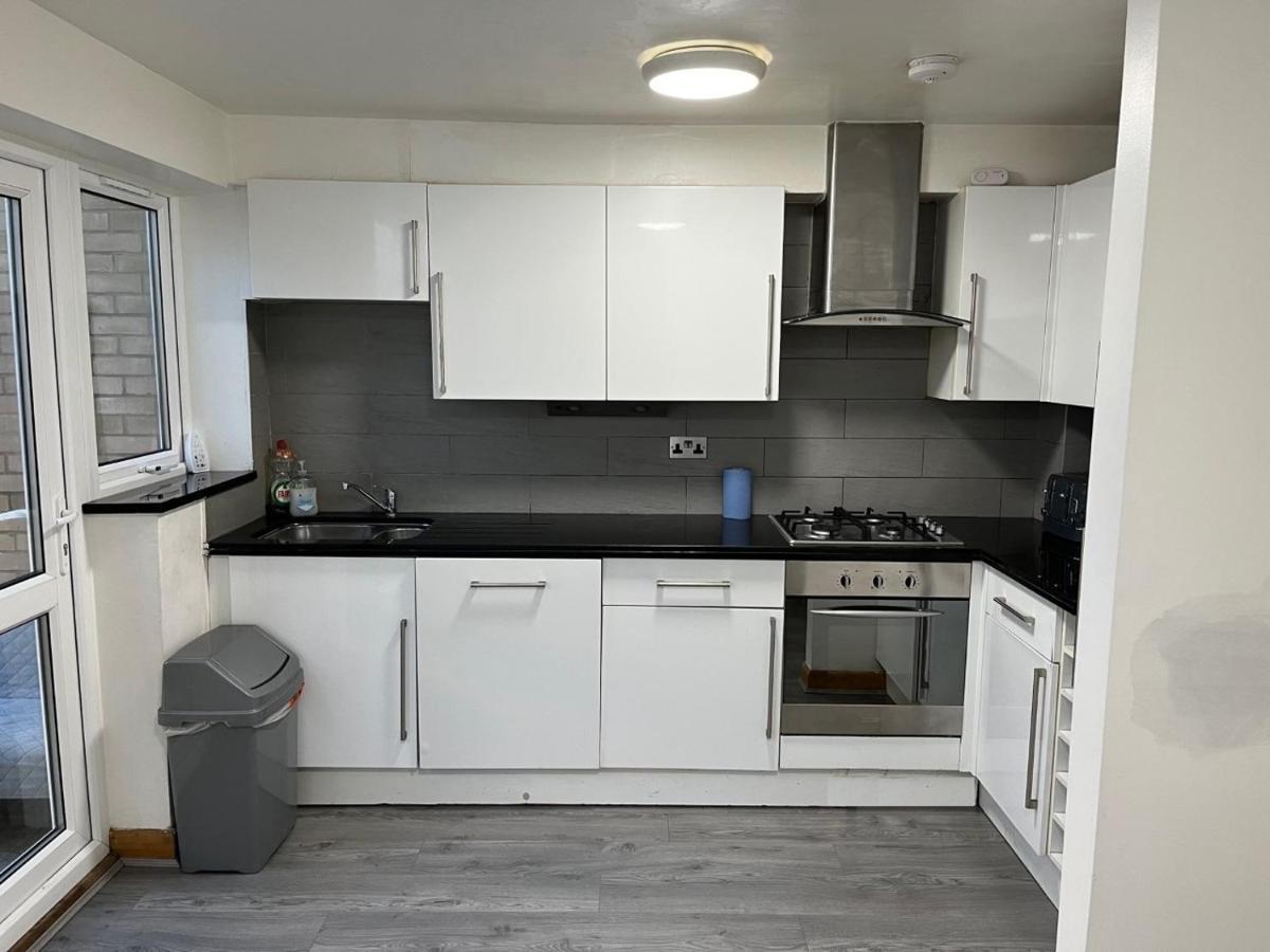 Three Bedroom House In Tooting By Star Apartments Londra Esterno foto